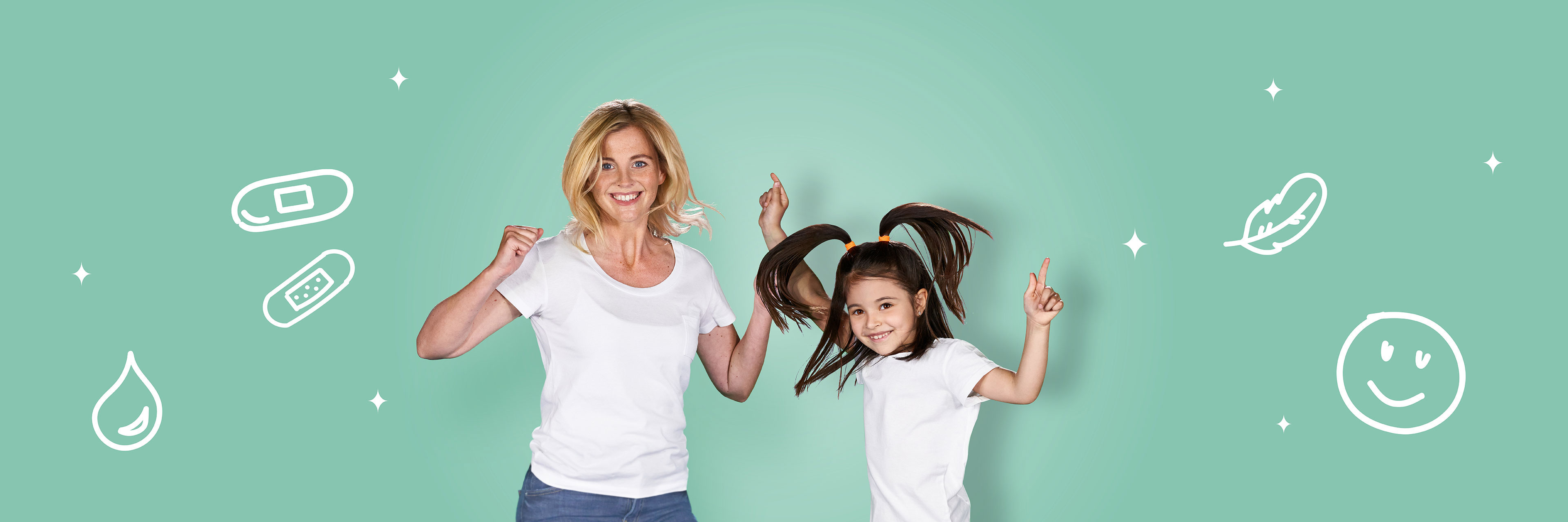 Header Pflaster. Türkiser Hintergrund mit weißen Icons auf welchem eine Frau mit blonden Haaren und ein Kind mit dunklen Haaren und Zöpfen zu sehen ist. Beide tragen ein weißes T-Shirt und springen freudig in die Luft