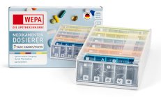 Das WEPA Die Apothekenmarke Medikamentendosierer Wochenmagazin für Kinder besticht durch Pastellfarben und Tiermotive und macht es möglich, die Medikamente bereits für die gesamte Woche vorzubereiten. Die einzelnen Boxen sind mit Wochentagen, Uhrzeiten und Piktogrammen beschriftet. Nach Gebrauch kann die leere Tagesbox wieder hinten in das Magazin geschoben werden und am darauffolgenden Tag die vorderste Box entnommen werden.