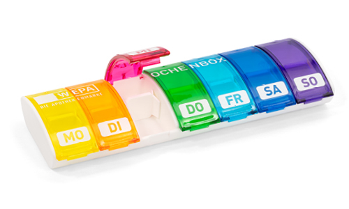 WEPA 1x7 Wochenbox im Regenbogen Design bietet UV-Schutz und jeweils ein Fach für Medikamente pro Tag pro Woche.