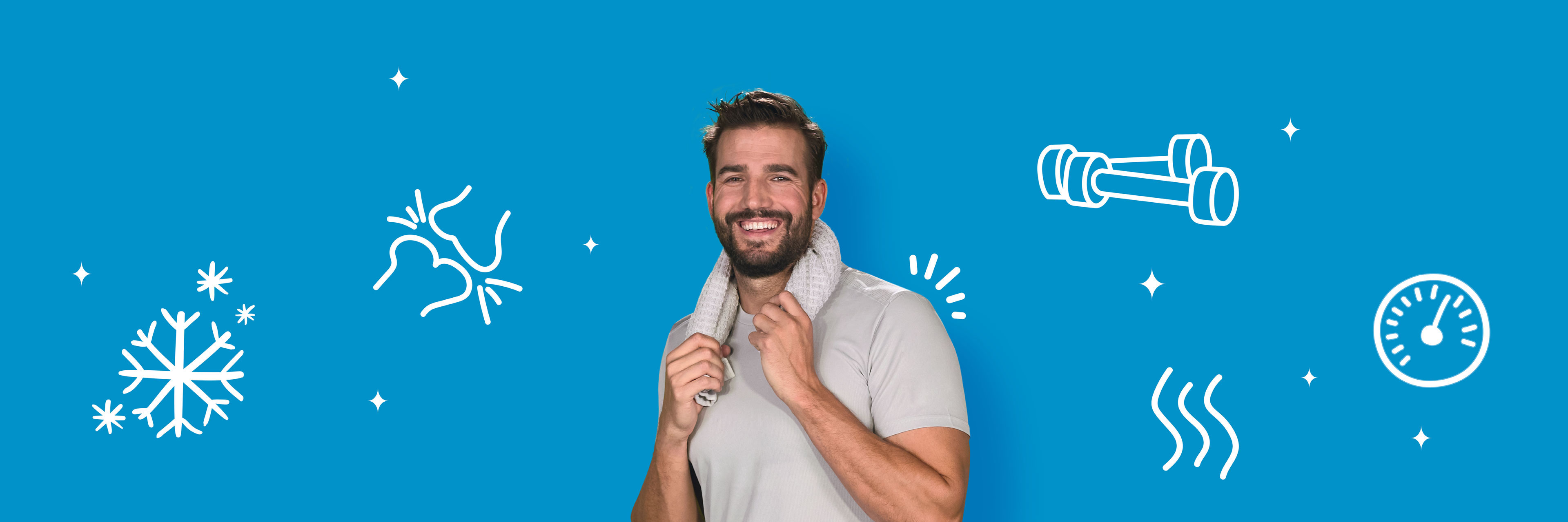 Mann vor blauen Hintergrund mit Handtuch über der Schulter 