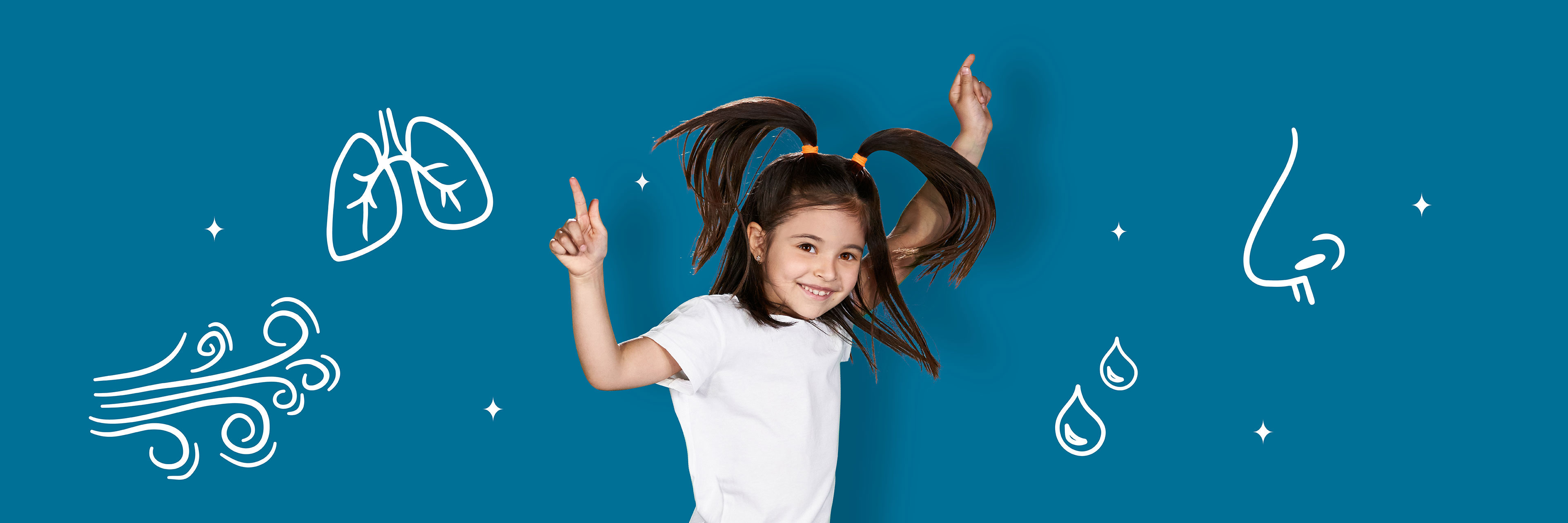 Blauer Hintergrund mit weißen Icons und ein Kind springt lachend in die Höhe